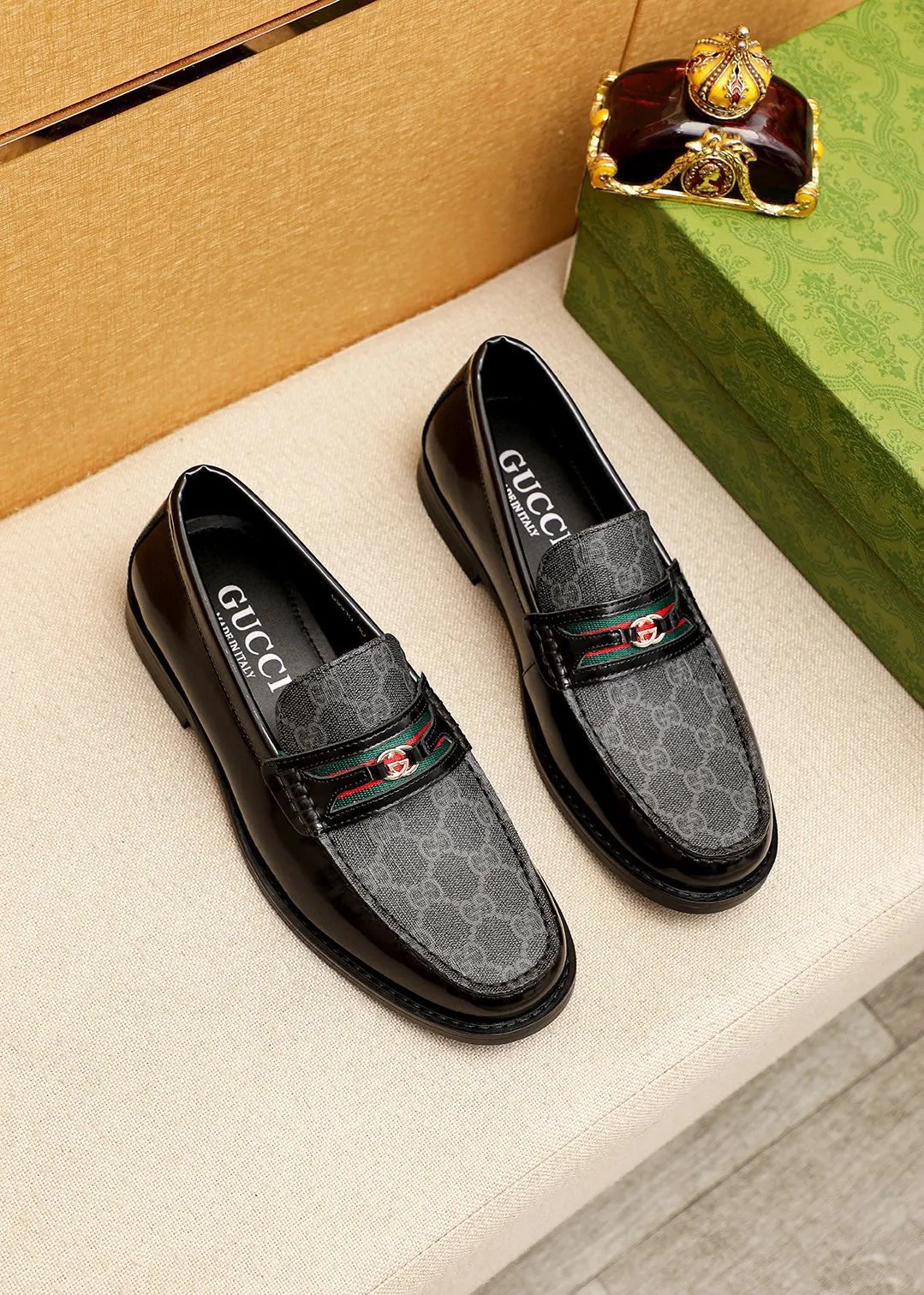Men's shoes 💰460 💐 Product trademark: GUCCI "Gucci" casual leather shoes Regular size: 38-44 (45🉑️customized) Product materials: Selected imported first-layer open-edge beaded cowhide leather upper + luxury hardware buckle, imported water-dyed cowhide leather lining. Strong three-dimensional visual effect, original combination outsole Color: 2⃣️colors available